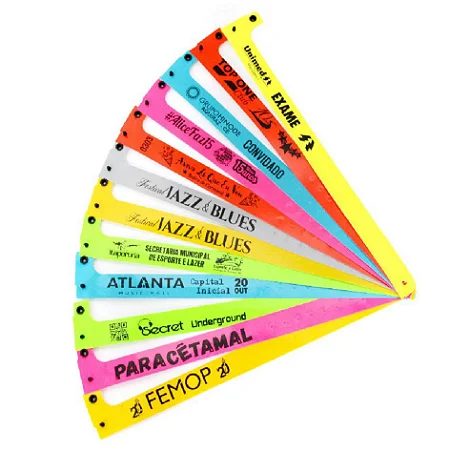Pulseiras de PVC com pino 1